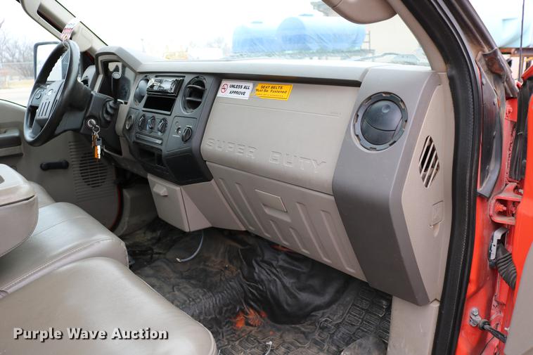 image for item DB6587 2008 Ford F250 Super Duty utility bed pickup truck