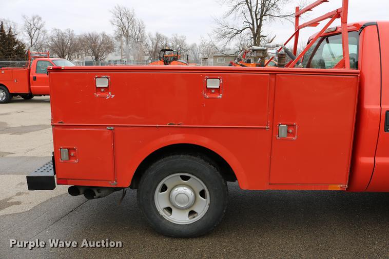 image for item DB6587 2008 Ford F250 Super Duty utility bed pickup truck