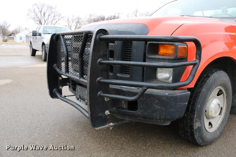 image for item DB6587 2008 Ford F250 Super Duty utility bed pickup truck