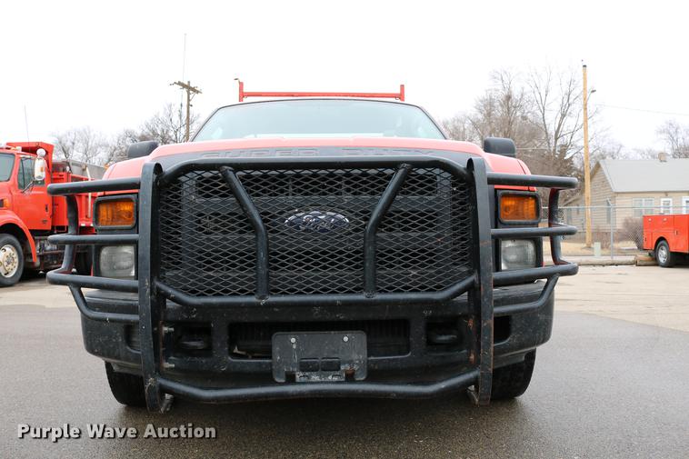 image for item DB6587 2008 Ford F250 Super Duty utility bed pickup truck