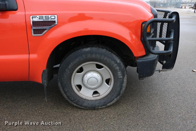 image for item DB6587 2008 Ford F250 Super Duty utility bed pickup truck