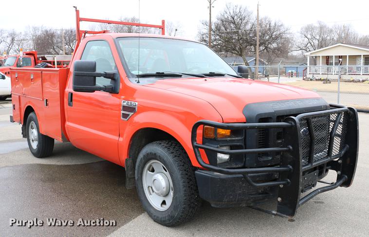 image for item DB6588 2008 Ford F250 Super Duty utility bed pickup truck