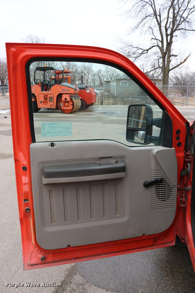 image for item DB6588 2008 Ford F250 Super Duty utility bed pickup truck