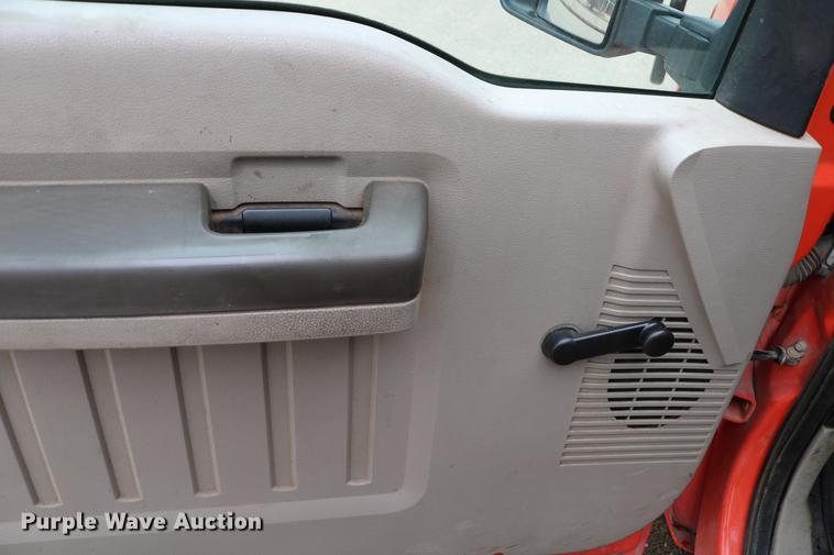 image for item DB6588 2008 Ford F250 Super Duty utility bed pickup truck