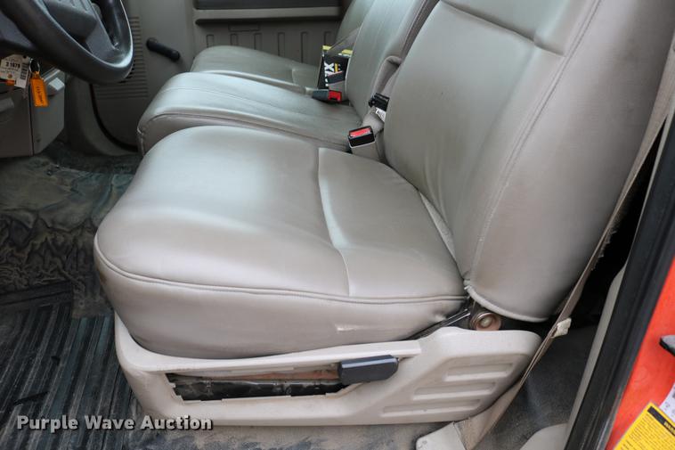 image for item DB6588 2008 Ford F250 Super Duty utility bed pickup truck