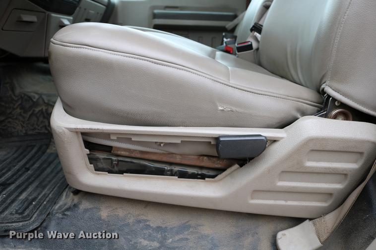 image for item DB6588 2008 Ford F250 Super Duty utility bed pickup truck