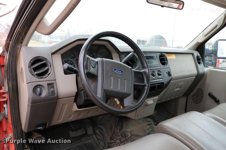 image for item DB6588 2008 Ford F250 Super Duty utility bed pickup truck