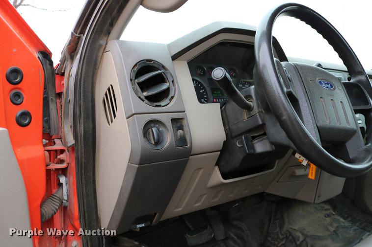 image for item DB6588 2008 Ford F250 Super Duty utility bed pickup truck