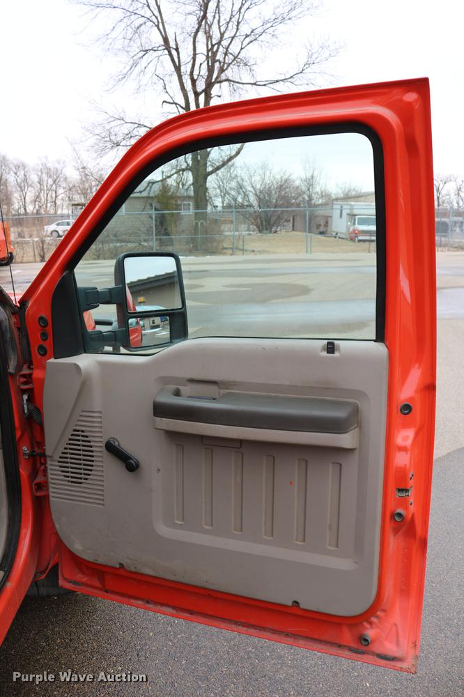 image for item DB6588 2008 Ford F250 Super Duty utility bed pickup truck