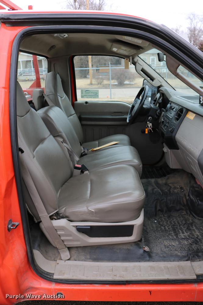 image for item DB6588 2008 Ford F250 Super Duty utility bed pickup truck