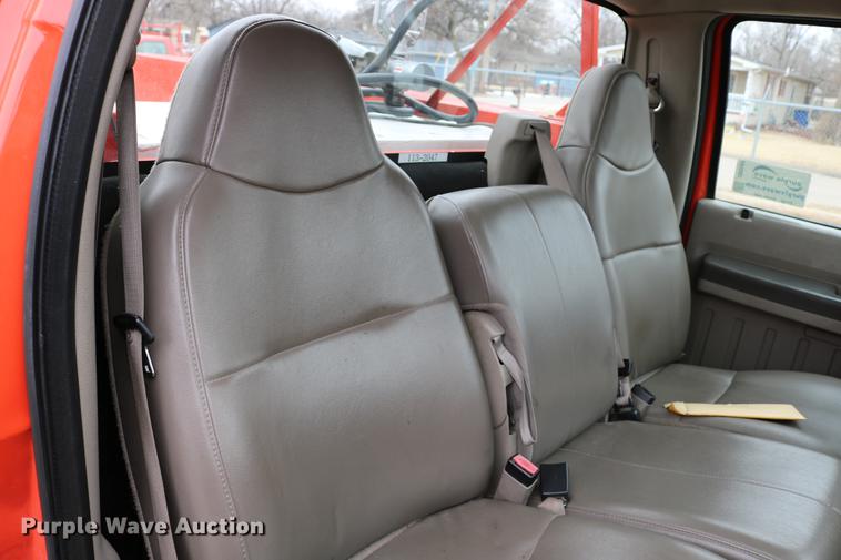 image for item DB6588 2008 Ford F250 Super Duty utility bed pickup truck