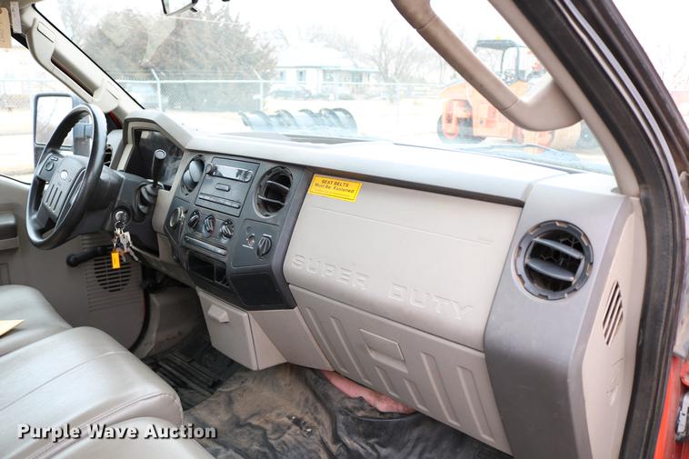 image for item DB6588 2008 Ford F250 Super Duty utility bed pickup truck