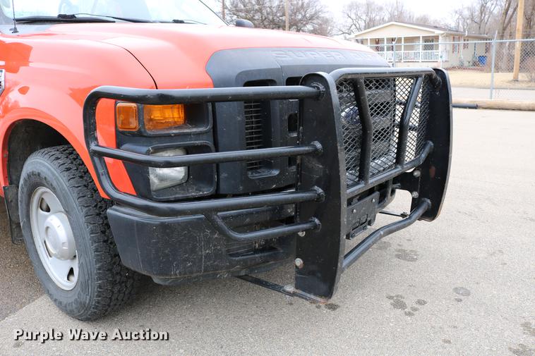 image for item DB6588 2008 Ford F250 Super Duty utility bed pickup truck