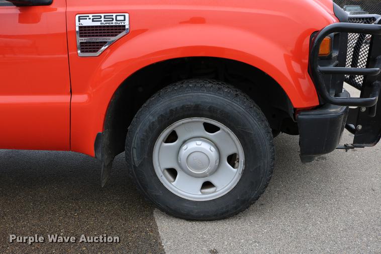 image for item DB6588 2008 Ford F250 Super Duty utility bed pickup truck