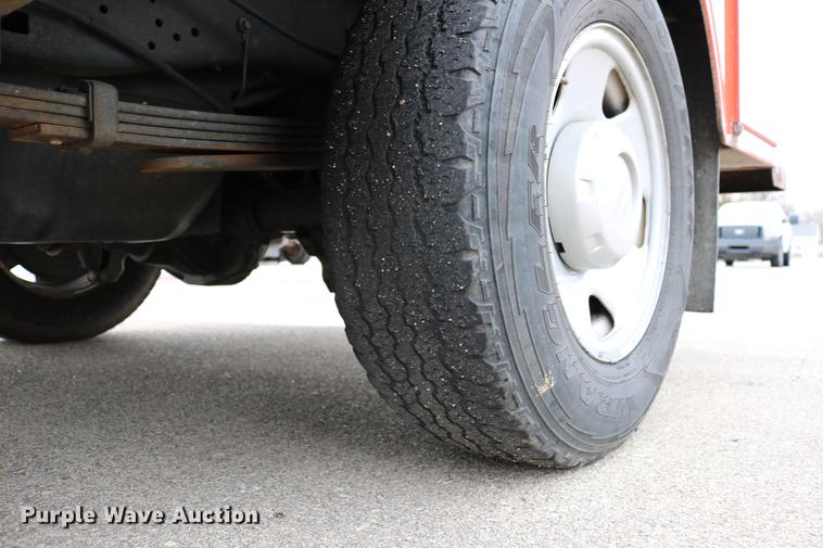 image for item DB6588 2008 Ford F250 Super Duty utility bed pickup truck