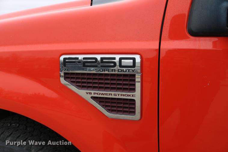 image for item DB6588 2008 Ford F250 Super Duty utility bed pickup truck