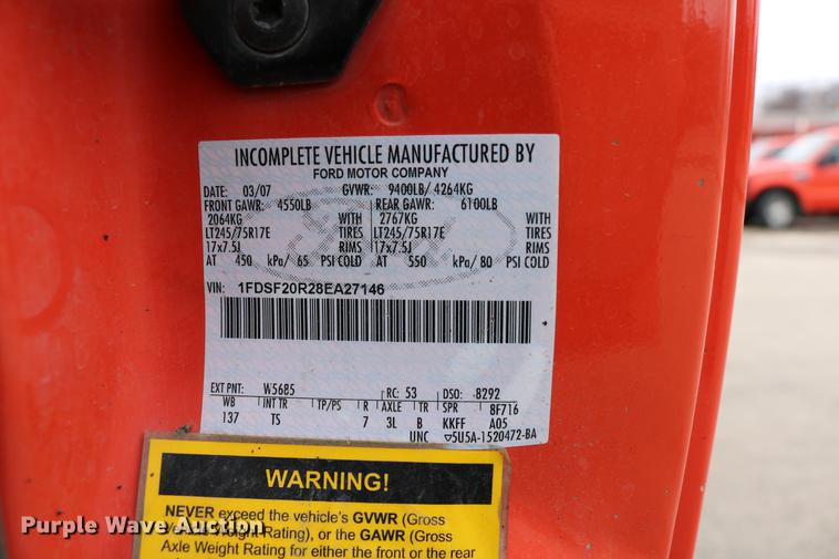 image for item DB6588 2008 Ford F250 Super Duty utility bed pickup truck