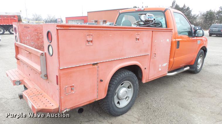 image for item DC0585 2006 Ford F250 Super Duty utility bed pickup truck