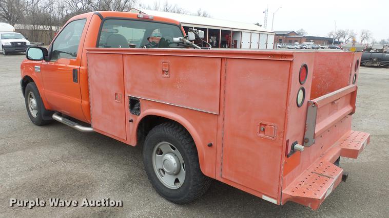 image for item DC0585 2006 Ford F250 Super Duty utility bed pickup truck