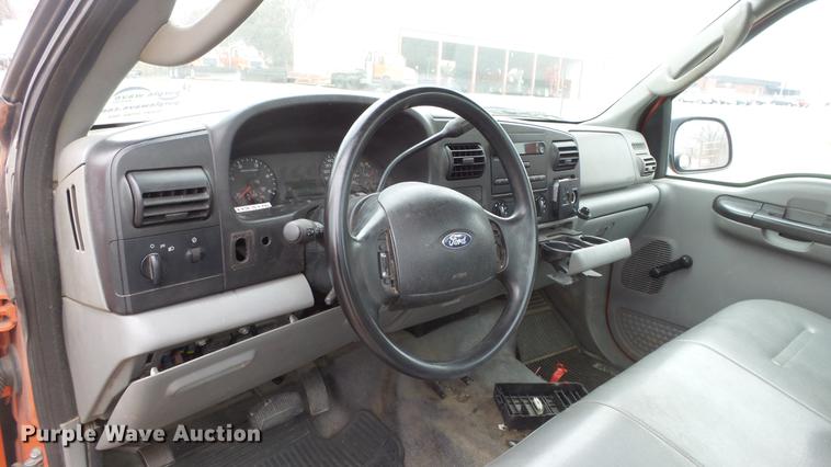 image for item DC0585 2006 Ford F250 Super Duty utility bed pickup truck