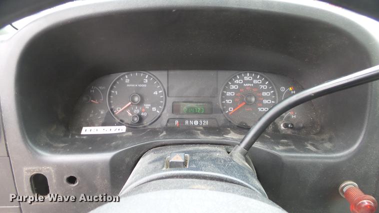 image for item DC0585 2006 Ford F250 Super Duty utility bed pickup truck