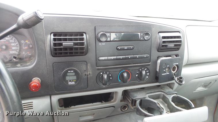 image for item DC0585 2006 Ford F250 Super Duty utility bed pickup truck