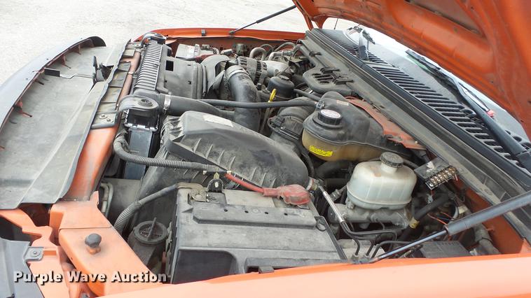 image for item DC0585 2006 Ford F250 Super Duty utility bed pickup truck