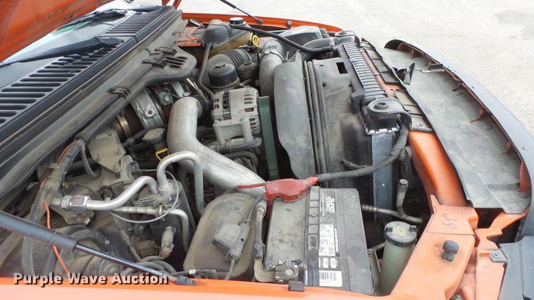 image for item DC0585 2006 Ford F250 Super Duty utility bed pickup truck