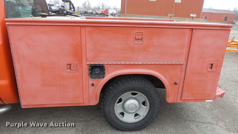 image for item DC0585 2006 Ford F250 Super Duty utility bed pickup truck
