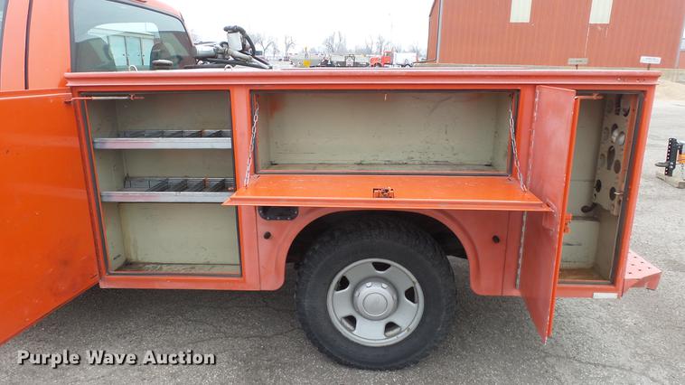 image for item DC0585 2006 Ford F250 Super Duty utility bed pickup truck