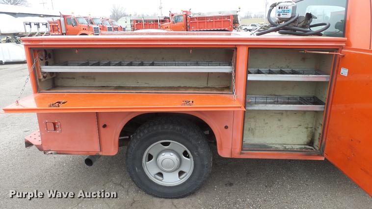 image for item DC0585 2006 Ford F250 Super Duty utility bed pickup truck