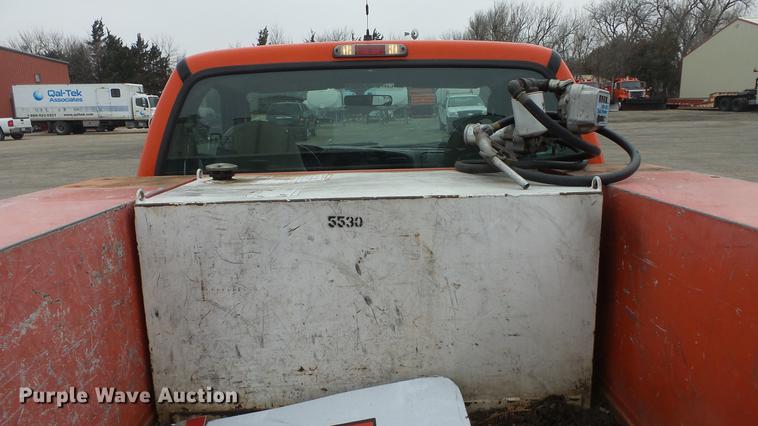 image for item DC0585 2006 Ford F250 Super Duty utility bed pickup truck