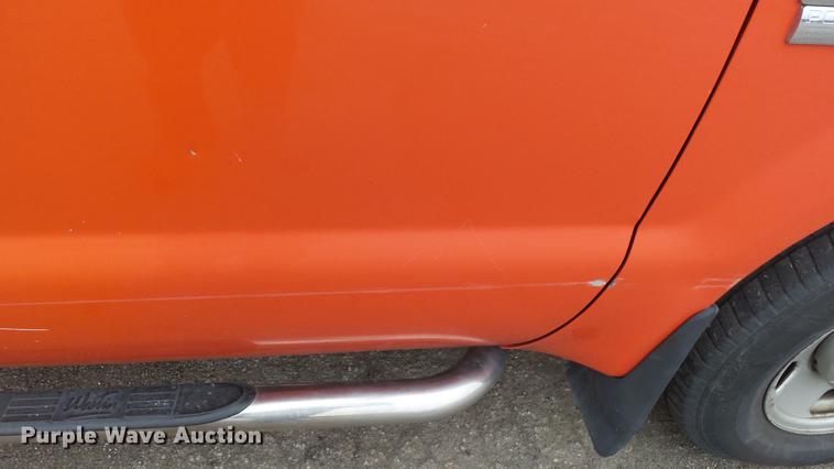 image for item DC0585 2006 Ford F250 Super Duty utility bed pickup truck