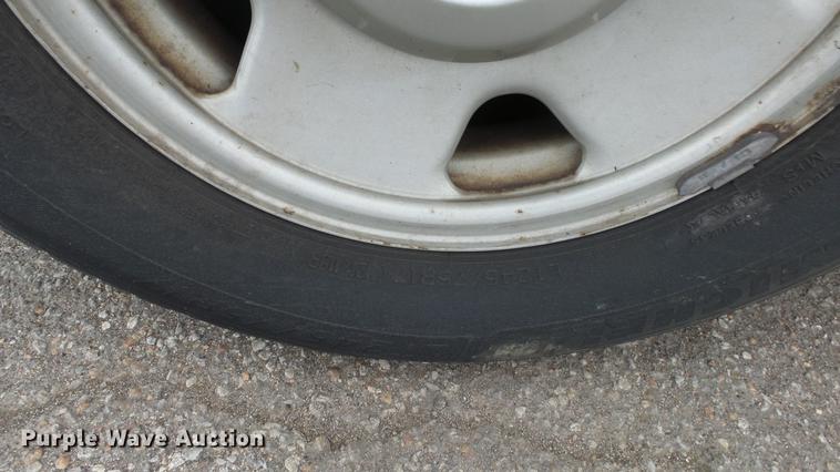 image for item DC0585 2006 Ford F250 Super Duty utility bed pickup truck