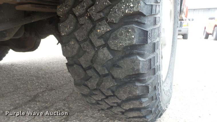 image for item DC0585 2006 Ford F250 Super Duty utility bed pickup truck