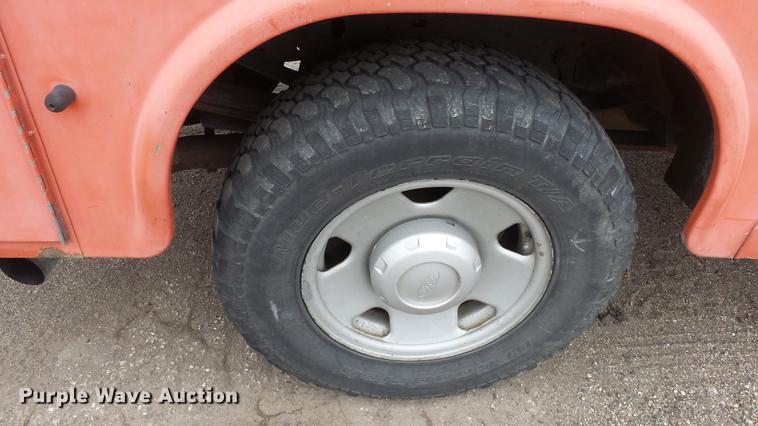 image for item DC0585 2006 Ford F250 Super Duty utility bed pickup truck