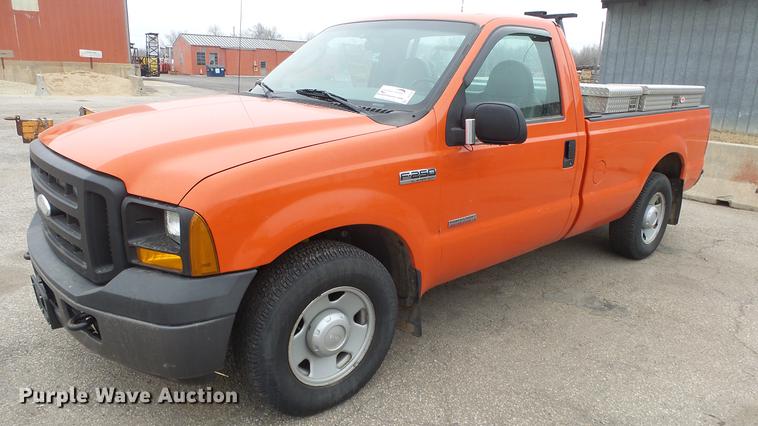 image for item DC0589 2006 Ford F250 Super Duty pickup truck