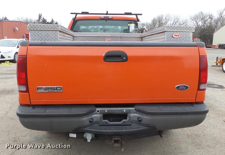 image for item DC0589 2006 Ford F250 Super Duty pickup truck