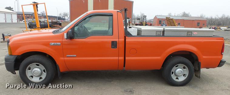 image for item DC0589 2006 Ford F250 Super Duty pickup truck