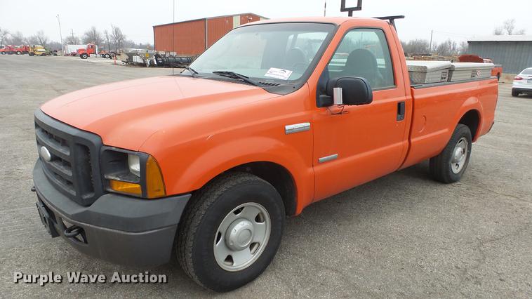 image for item DC0590 2006 Ford F250 Super Duty pickup truck