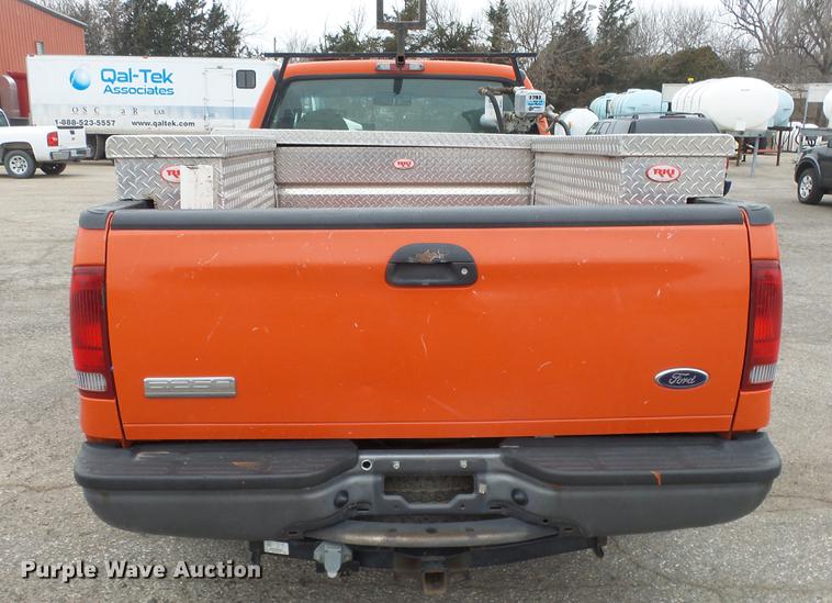 image for item DC0590 2006 Ford F250 Super Duty pickup truck