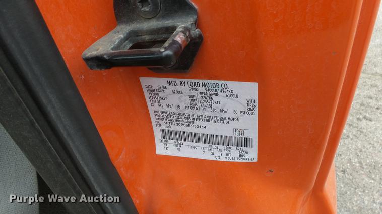 image for item DC0590 2006 Ford F250 Super Duty pickup truck