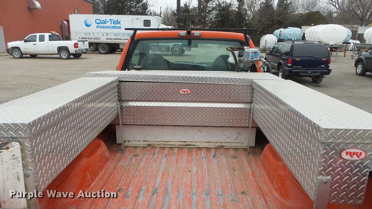 image for item DC0590 2006 Ford F250 Super Duty pickup truck