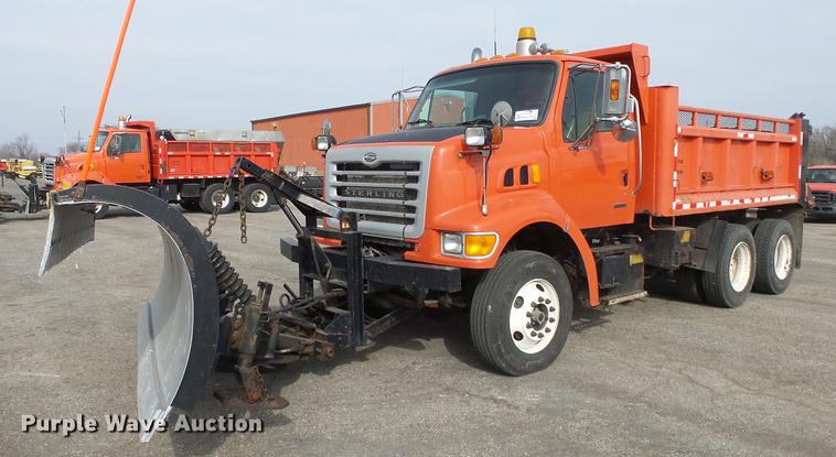 image for item DC0592 2003 Sterling LT7501 dump truck