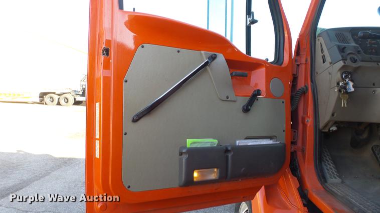 image for item DC0594 2001 Sterling LT7501 dump truck