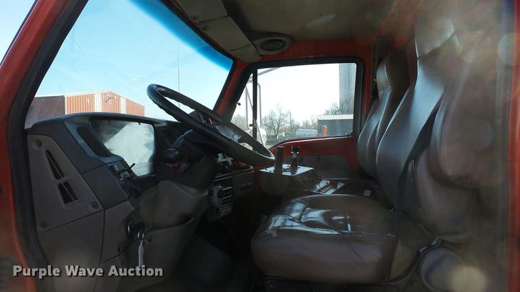 image for item DC0595 2001 Sterling LT7501 dump truck