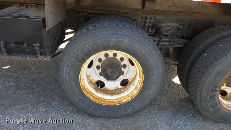 image for item DC0595 2001 Sterling LT7501 dump truck