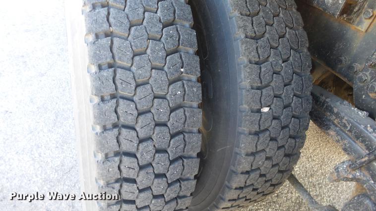 image for item DC0595 2001 Sterling LT7501 dump truck