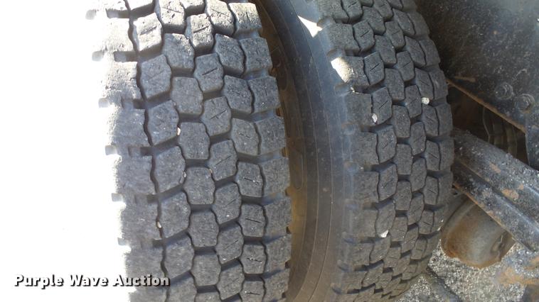 image for item DC0595 2001 Sterling LT7501 dump truck