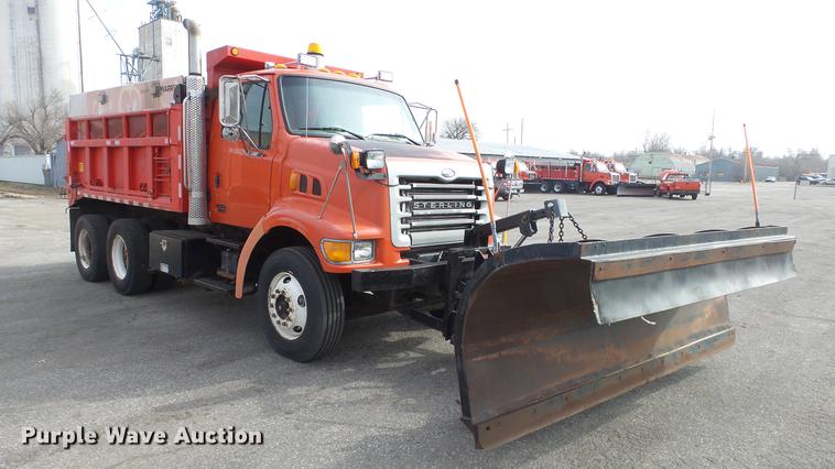 image for item DC0596 2001 Sterling LT7501 dump truck